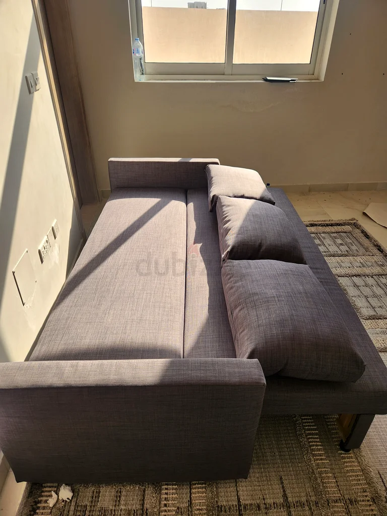 سرير أريكة بثلاثة مقاعد من إيكيا مع خزانة63221849275266113