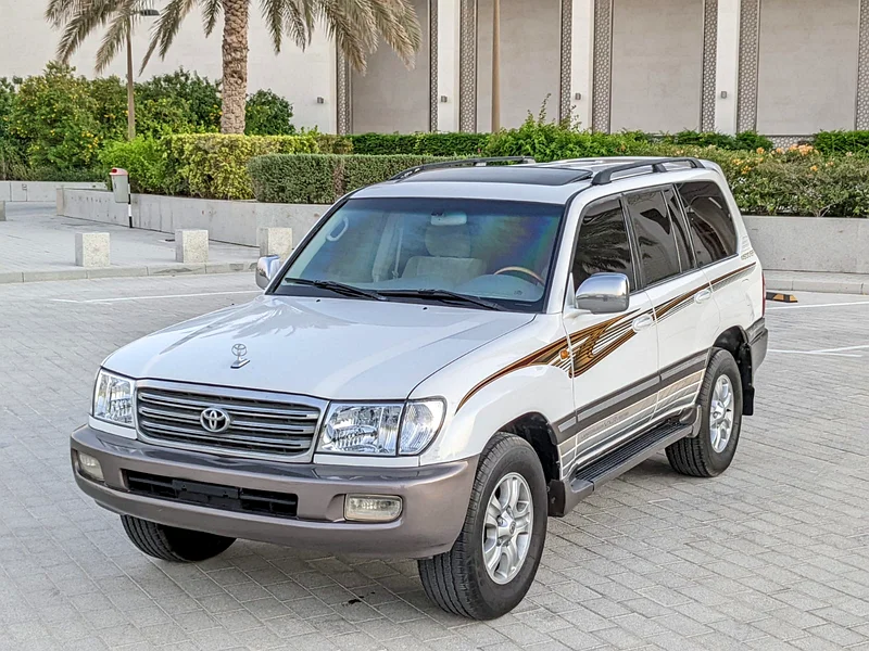 2004 TOYOTA LAND CRUISER V8 VXR FULL OPTION GCC IN EXCELLENT CONDITION63159715043202111