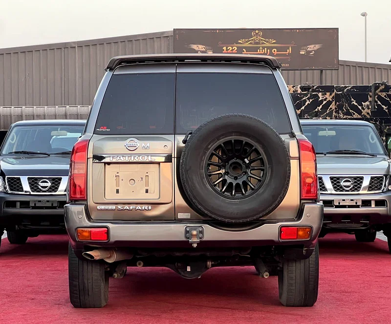 Nissan Patrol Super Safari 201863227778564737113