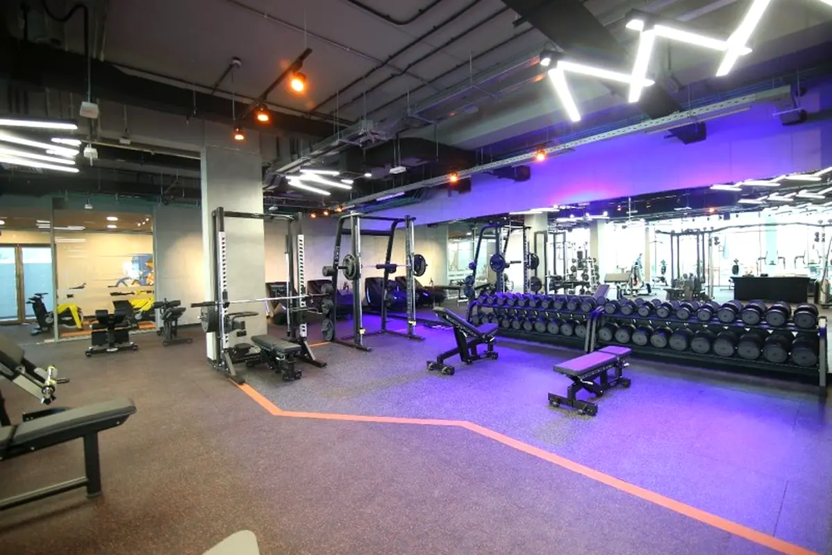 Shop State of the art health center with equipment for rent