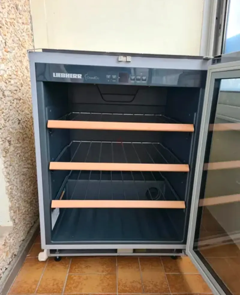 Liebherr wine Fridge dual zone temperature