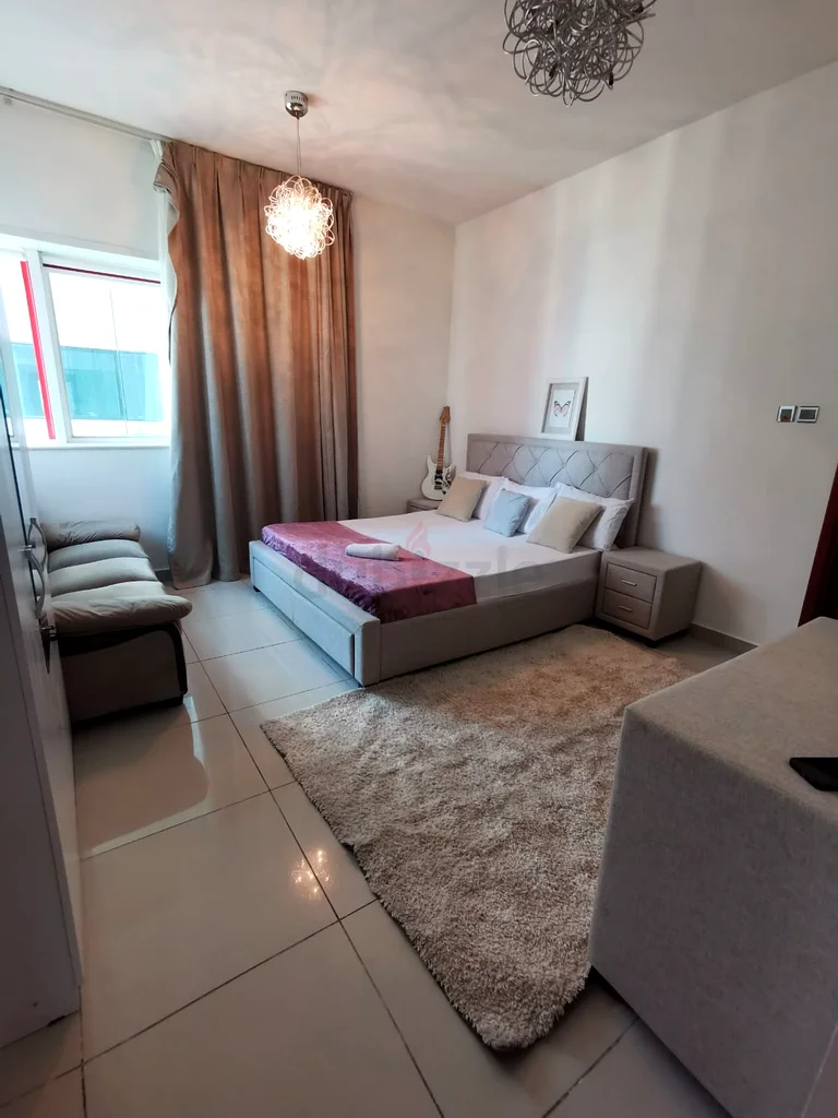 Apartment Beautiful master room for ladies only in Dubai marina near