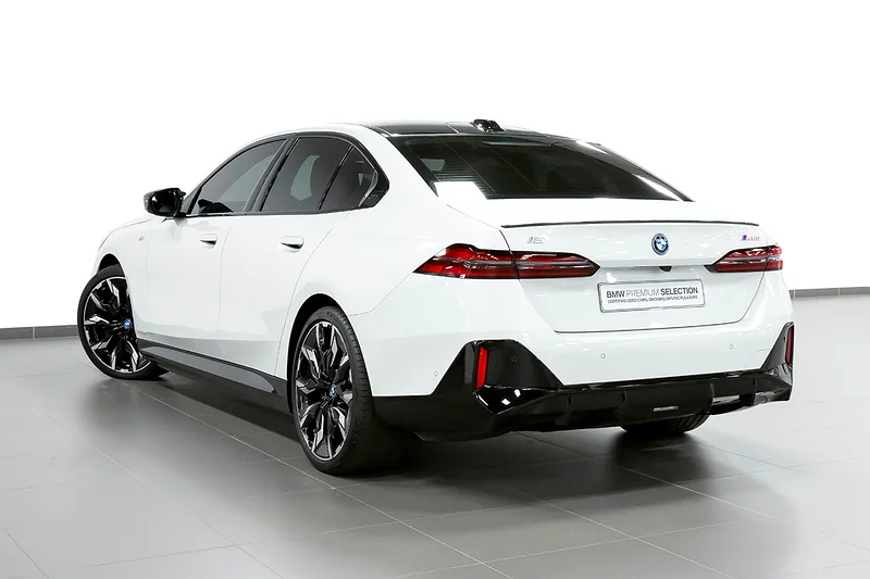 BMW i5 M60 xDrive (REF NO# 146206)63229277662465112