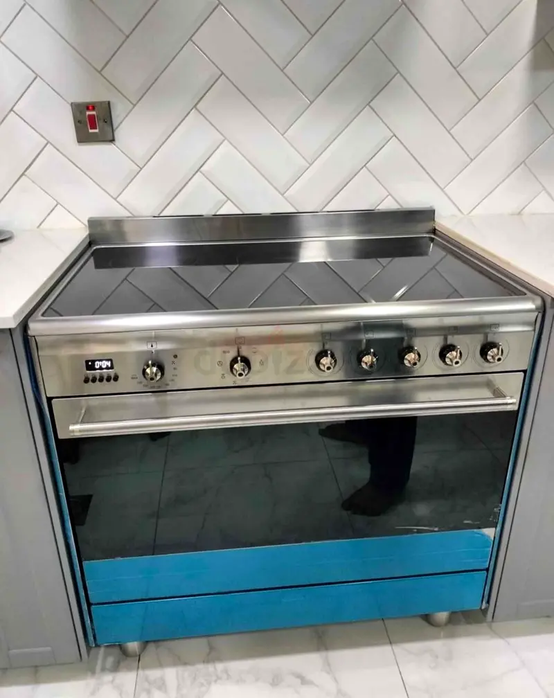 Latest Smeg Italian 5 Eyes Full Electric Ceramic Cooker Range Size 90×