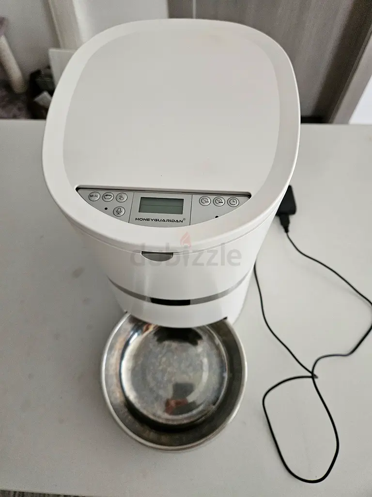 Cat automatic feeder