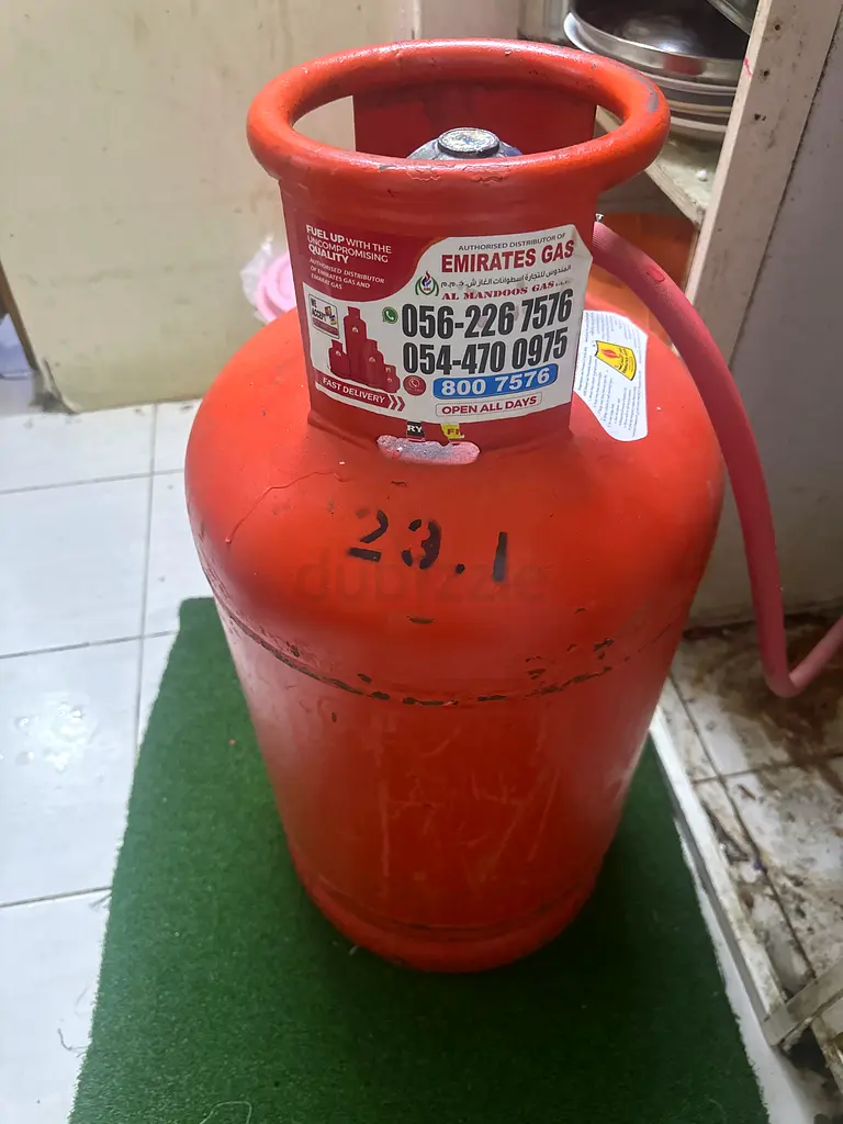 Gas cylinder with regulator 10kg Gas and Sanford stow with regulator
