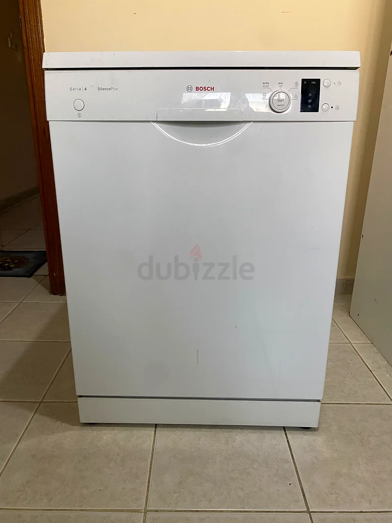 Urgent Sale Bosch Serie 4 Freestanding Dishwasher (model SMS50E92GC