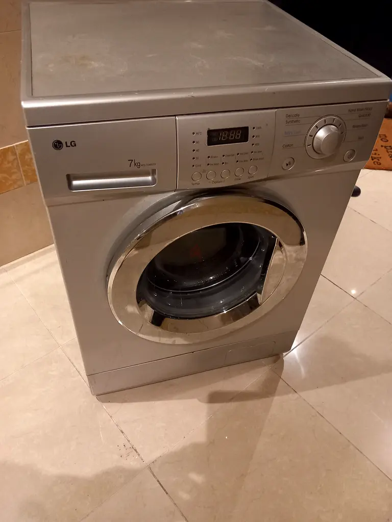 Lg 7kg Washing machine neat and clean silver colour fully automatic