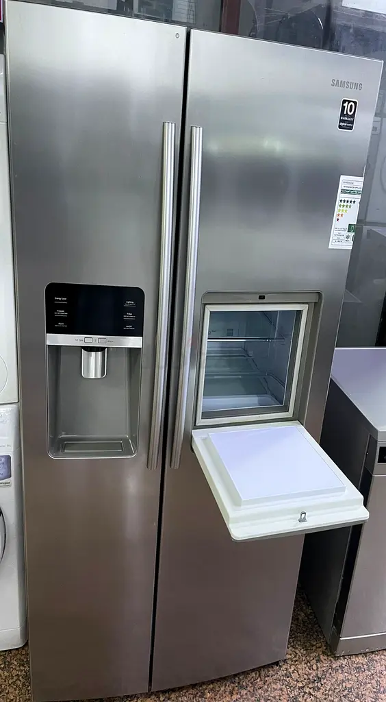 samsung latest mdoel side by side fridge with water depanser and ice
