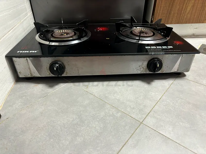 Gas stove with cast iron stove top and gas cylinder
