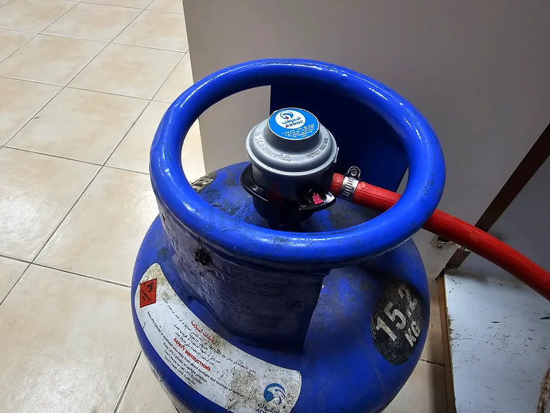 Gas cylinder with regulator and hose