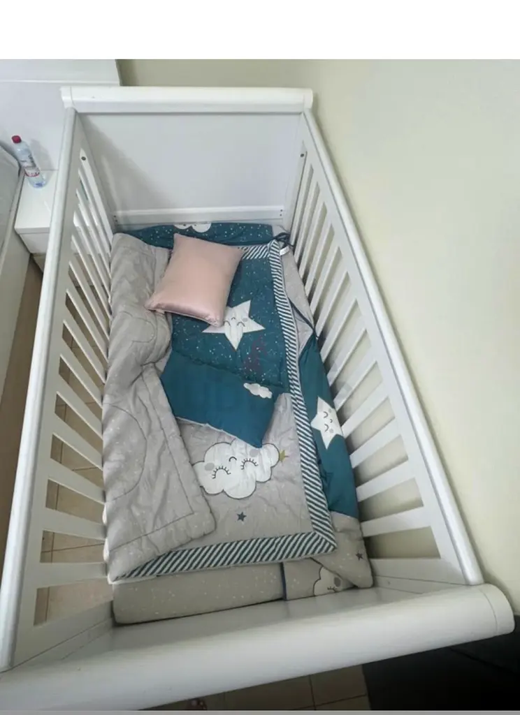 Baby crib