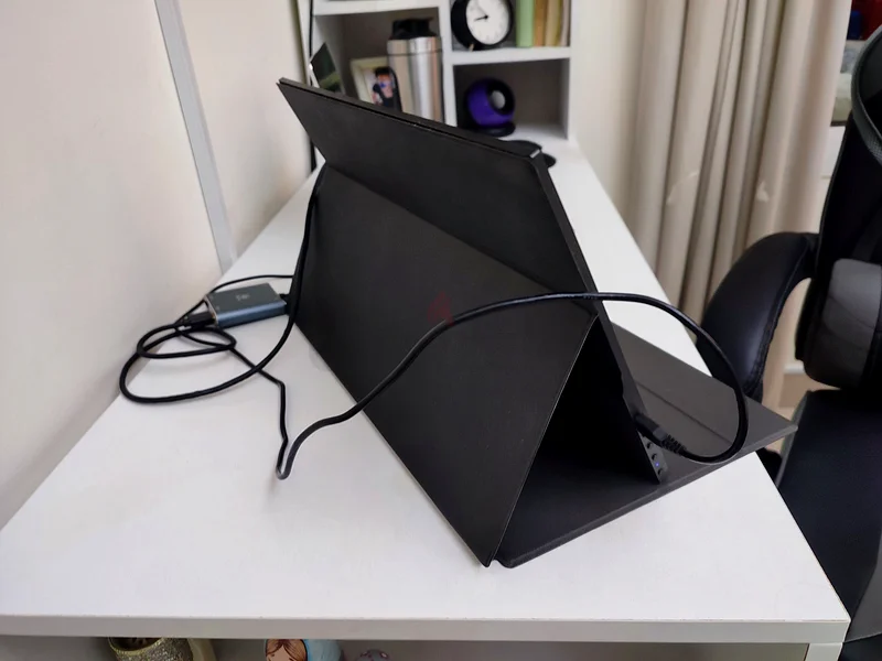 Portable screen extension for laptop