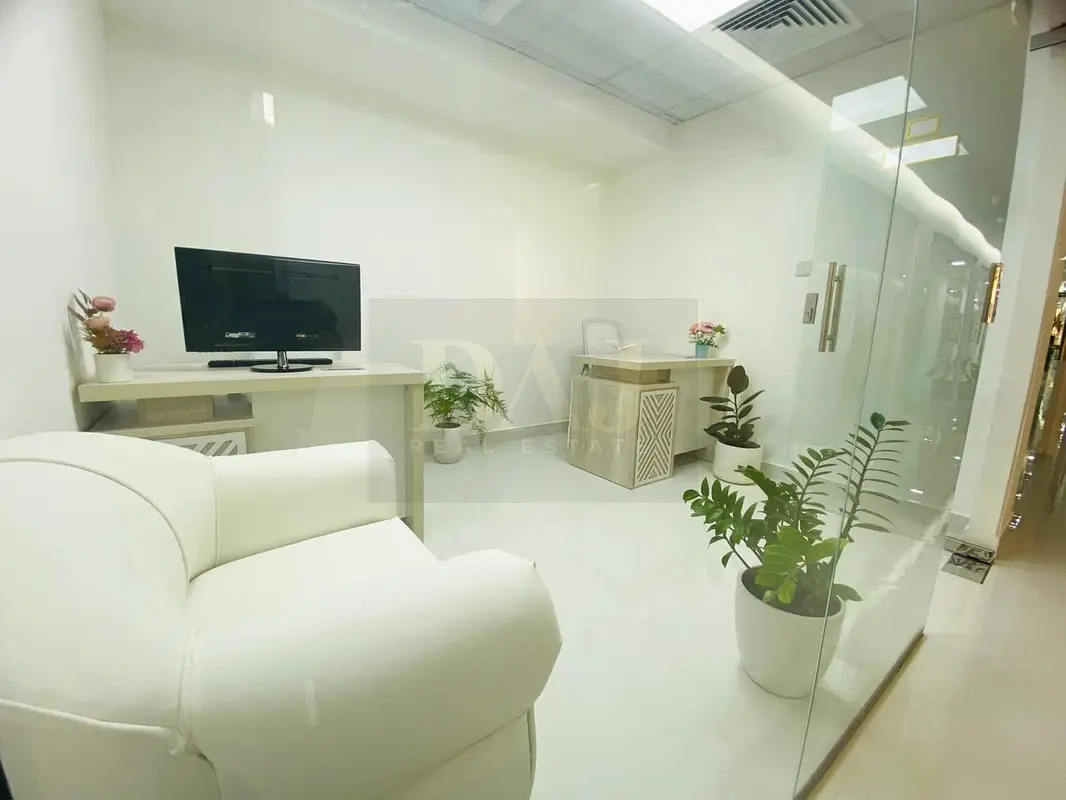 Office Fully Fitted Office Direct from Owner Near to Public