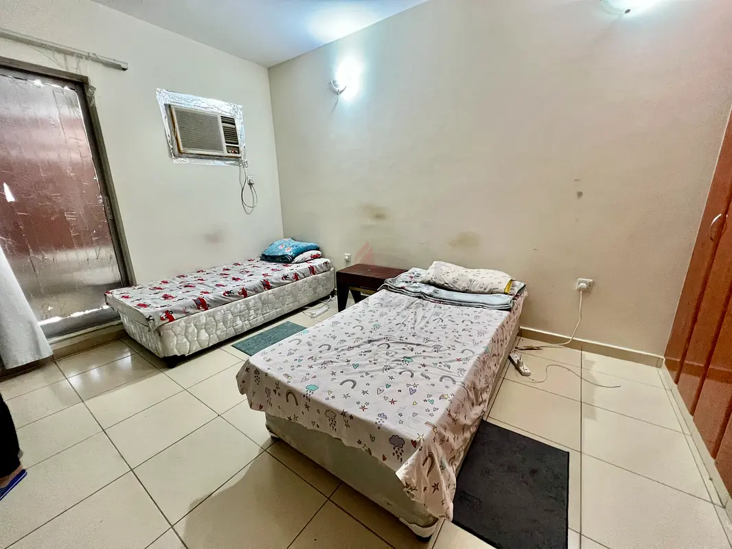 Apartment Executive bachelor male bed space in Karama Dubai