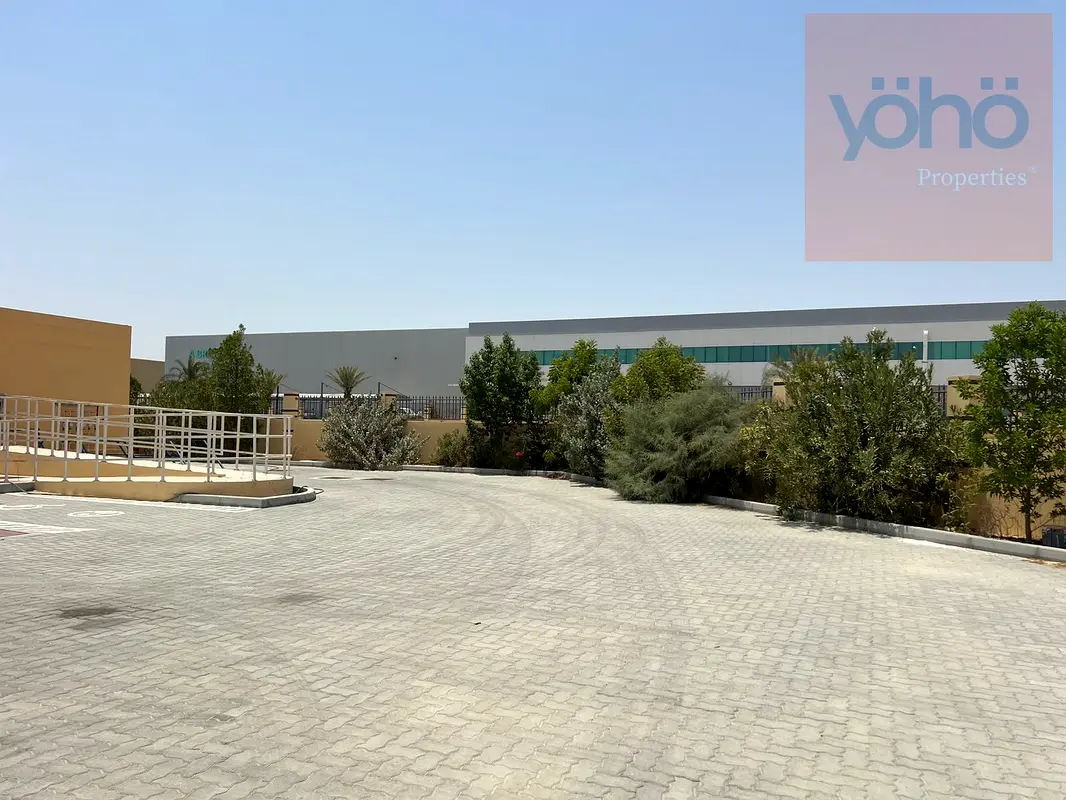 Warehouse LOADING AREA HIGH ROOF NEXT TO ENTRANCE Dubai