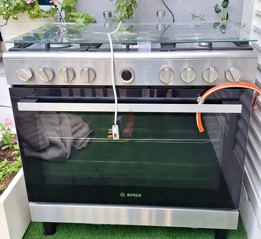 Bosch brand latest model gass cooker oven with fan perfectly working