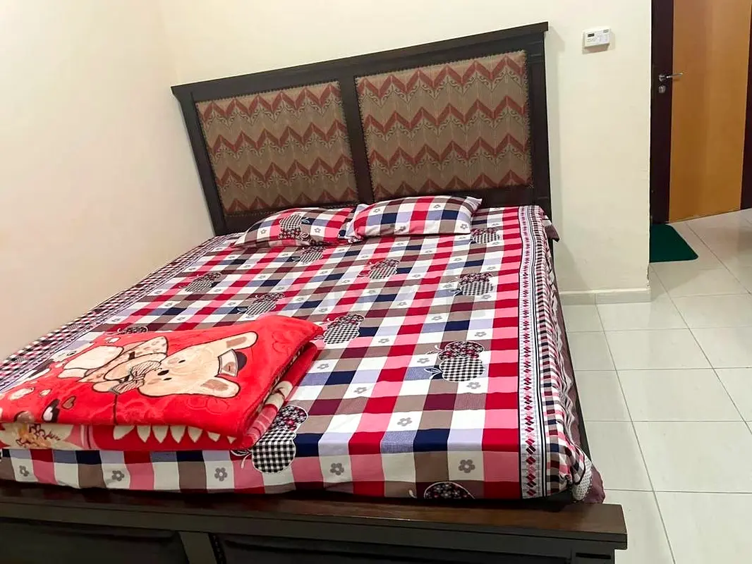 Bed and bed set for sale