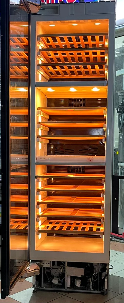 Miele 3Zone Wine Cellar with digital Display for controlling