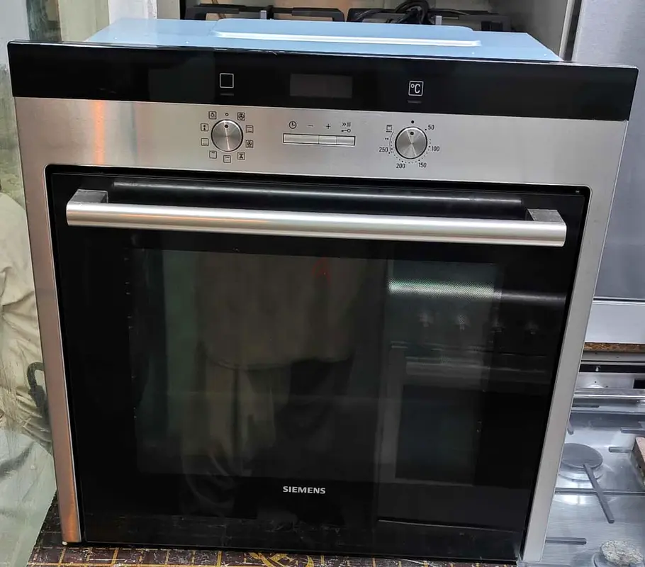 Seimens 60cm Electric ceramic cooktop and oven built in