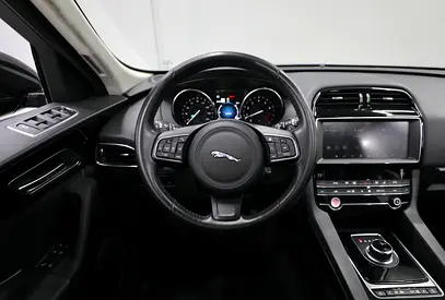 صورة مصغرة 8 لـ 2020 Jaguar F-PACE