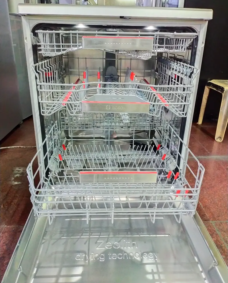 Bosch Latest Model Series 8 Dishwasher 3 Racks. With Smart Wifi Contact