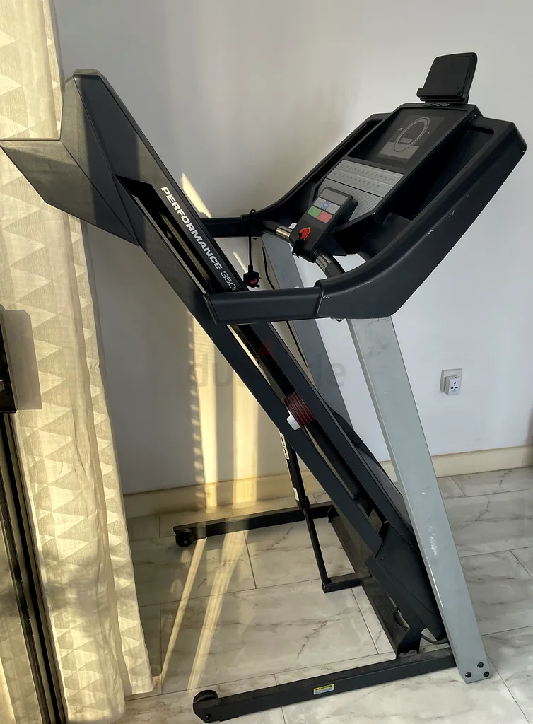 جهاز مشي بحالة ممتازة من بروفورم 350i63170857475073113