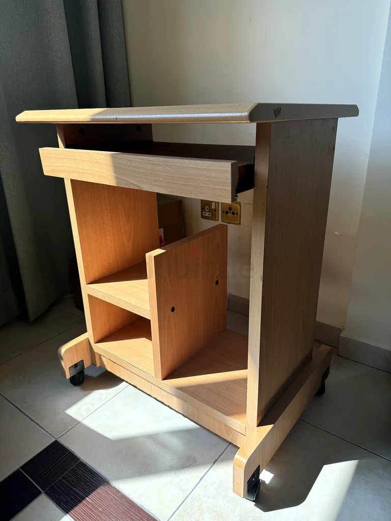 Office table/personal computer desk for sale632223473922571117