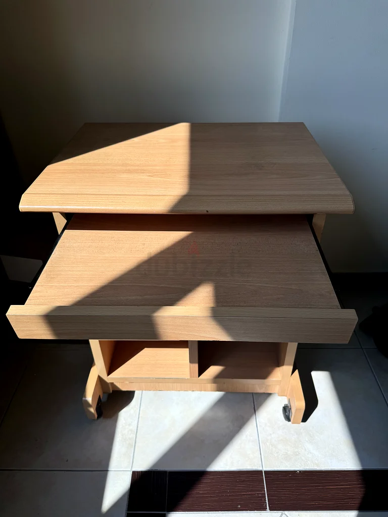 Office table/personal computer desk for sale63222347392257111