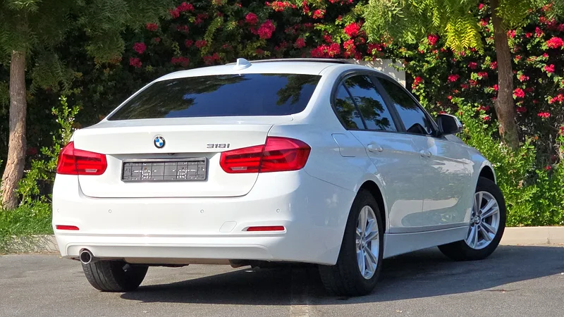 ضمان ساري المفعول، طراز BMW الفئة الثالثة 318i الأعلى فئةً، بمواصفات دول مجلس التعاون الخليجي، مع سجل صيانة كامل، ملكية أولى63175701563267114