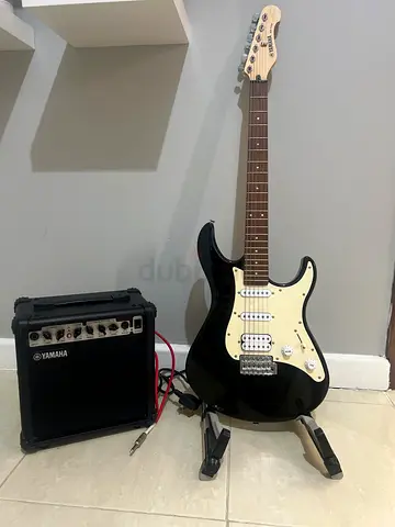Yamaha electric guitar with accessories