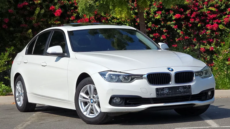 ضمان ساري المفعول، طراز BMW الفئة الثالثة 318i الأعلى فئةً، بمواصفات دول مجلس التعاون الخليجي، مع سجل صيانة كامل، ملكية أولى63175701563267111
