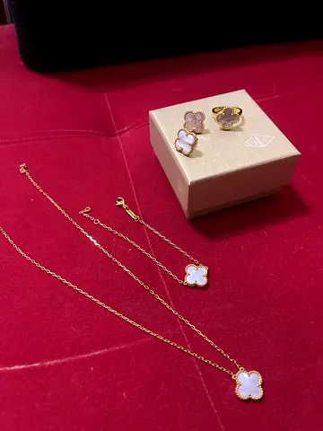 VCA Jewelry set