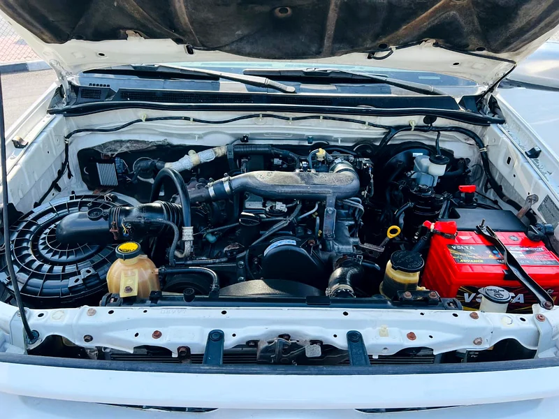 Toyota Hilux // DIESEL engine // Model 2007, 2008, 2009, 2010,2013, 2015 All Diesel // 4Wd Drive //63165694804354111