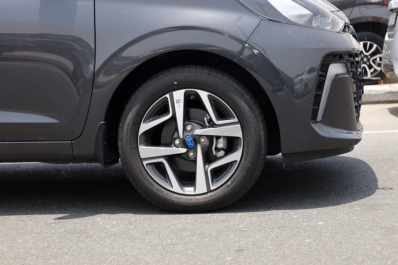 هيونداي i10، سيدان بمحرك بنزين سعة 1.2 لتر، بخيار التجهيزات الكاملة، بنظام ناقل حركة أوتوماتيكي63137332913793113