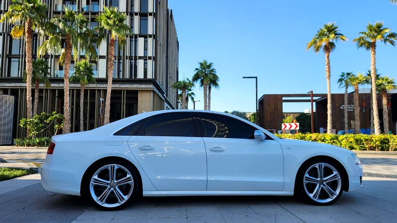 2013-Audi S8-S line-4.0L-8 Cyl -Full option -Excellent Condition63225699611651114