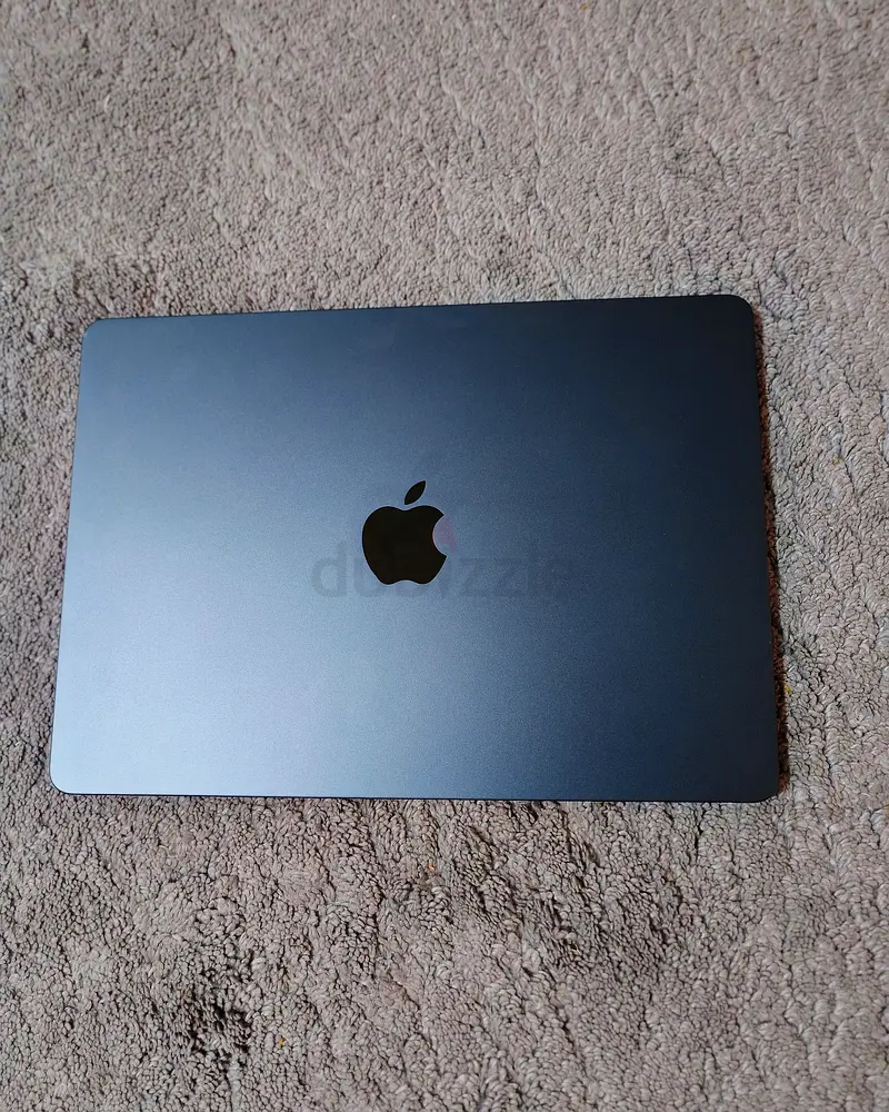 MacBook Air 13.6-inch M2 with [[Apple Magic Mouse]]63255535385345112