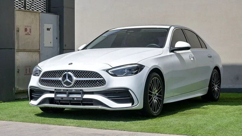 مرسيدس بنز فئة C C300 2022 - فقط 2000 كم بحالة رائعة63231161915010111