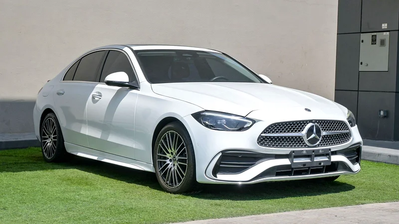 مرسيدس بنز فئة C C300 2022 - فقط 2000 كم بحالة رائعة63231161915010112