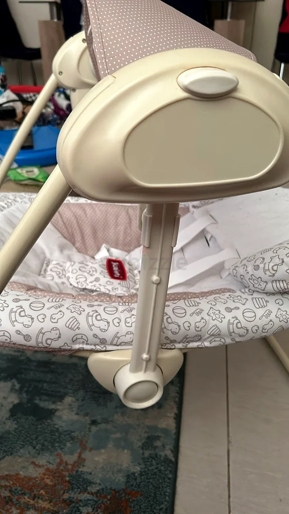 Baby electric swing juniors excellent condition63197139507331113