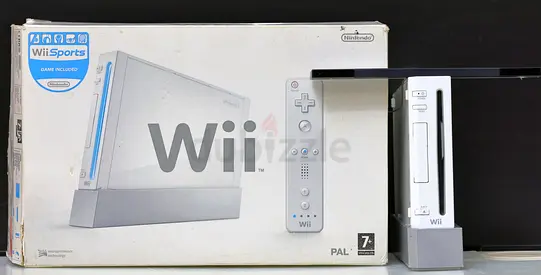 Nintendo Wii Gaming Console Package + 6 Game CD + NES Games