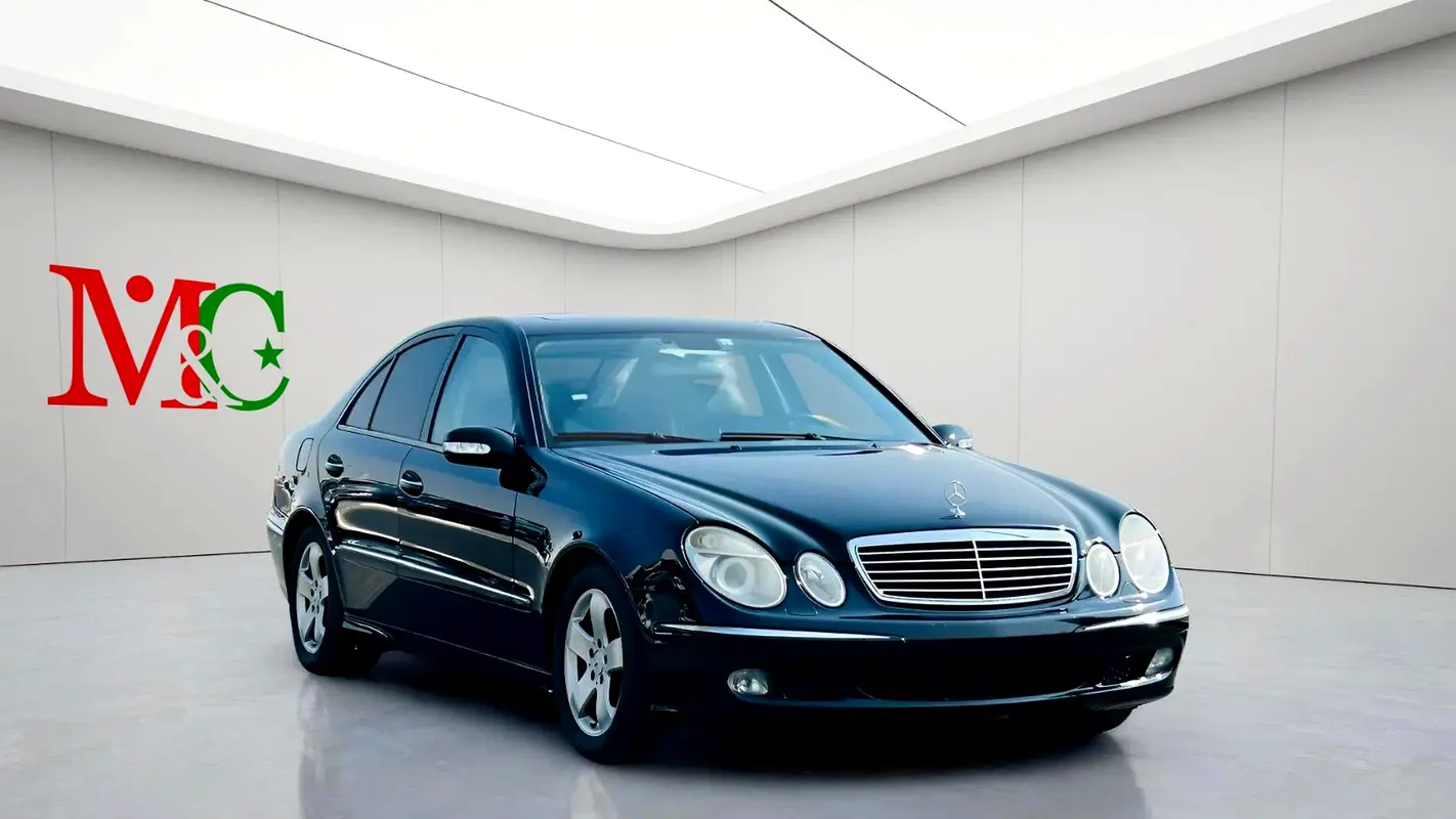 Mercedes-Benz E-Class 2004 — photo 1 of 18