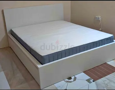 IKEA malam king size 180/200bed with IKEA mattress and 2 storage drawers underneath