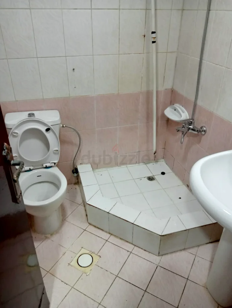 مساحة سرير متاحة للعزاب في المويه (الكل متضمن)63219325895937112