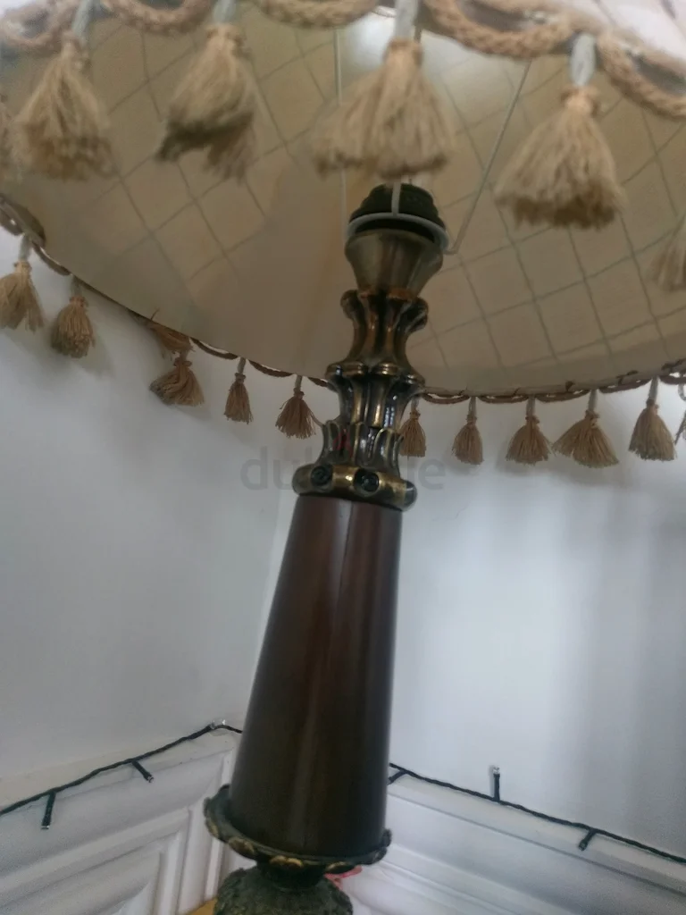 مصباح السرير63219345739267111