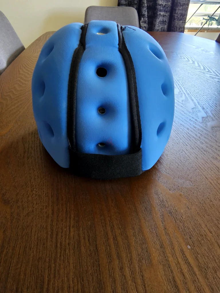 Infant head gear (helmet)63246247402754111
