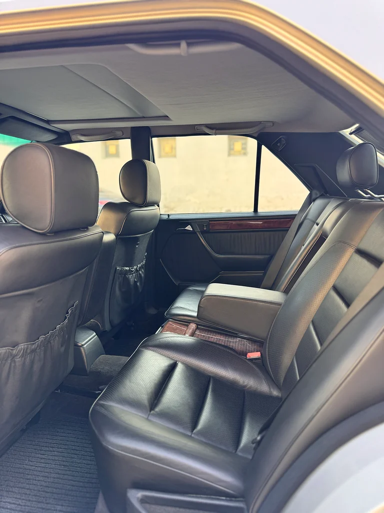 Mercedes-Benz E 50063229643623426113