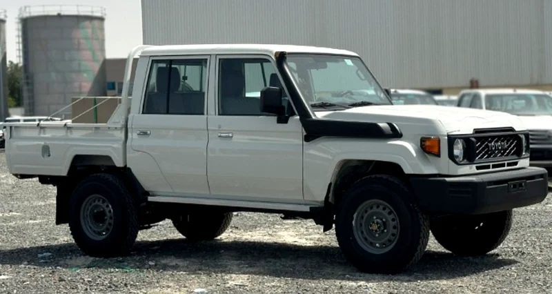 Toyota Land Cruiser 79 / Gasoline / Manual / 4.0L / 4x4 DC MT63165691936898112