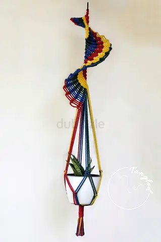 Macrame plant hanger