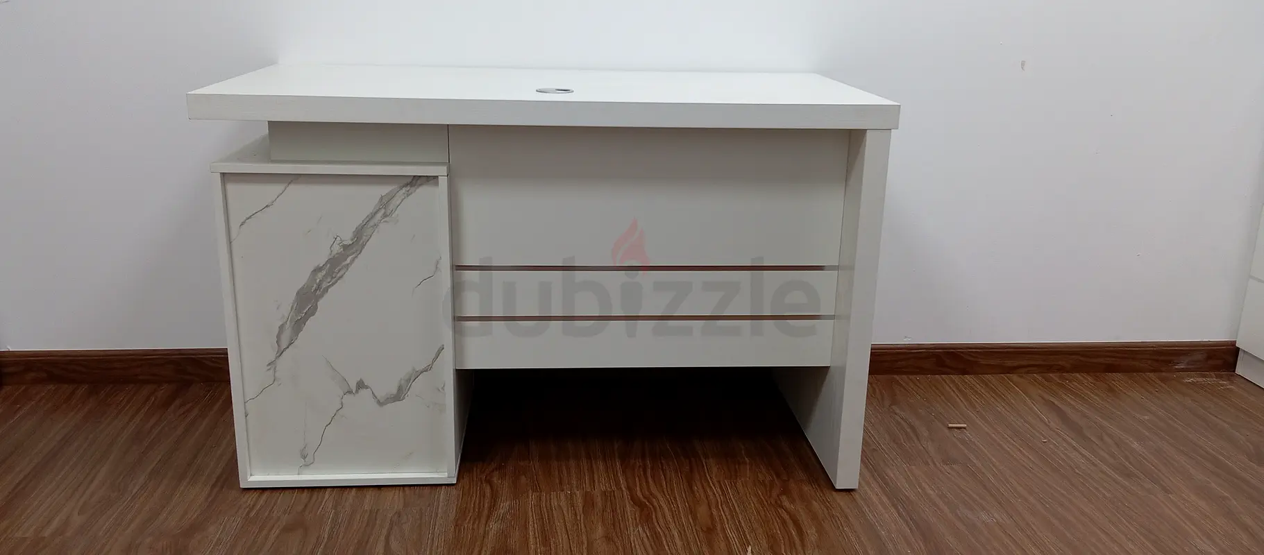 We are selling brand new Office table